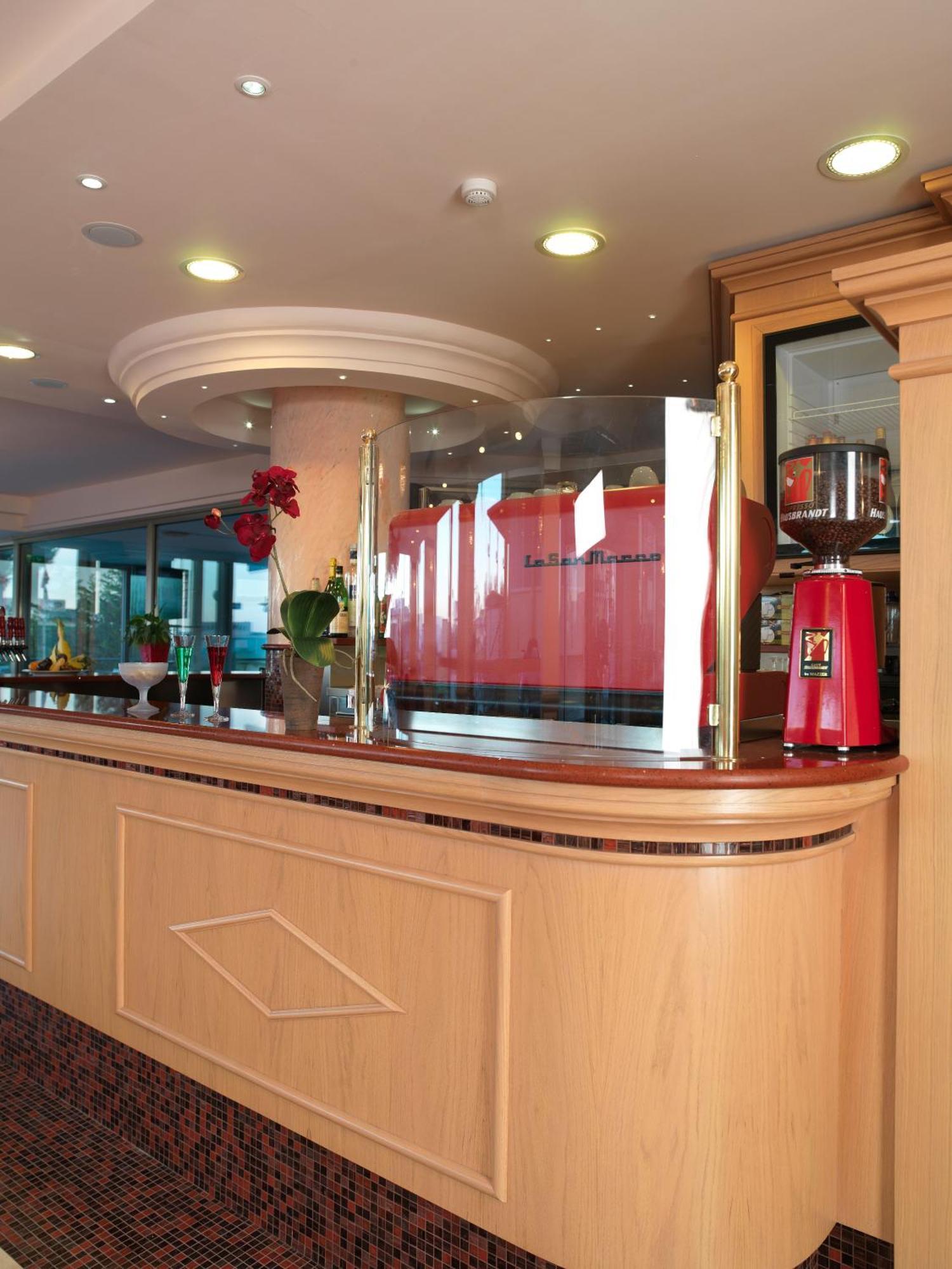 Hotel Mondial 벨레지아아지마리나 외부 사진